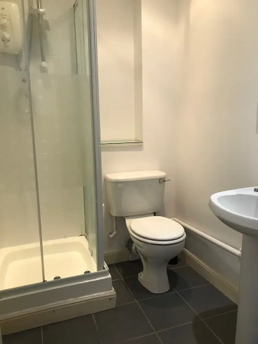 3 Bedrooms Apartment