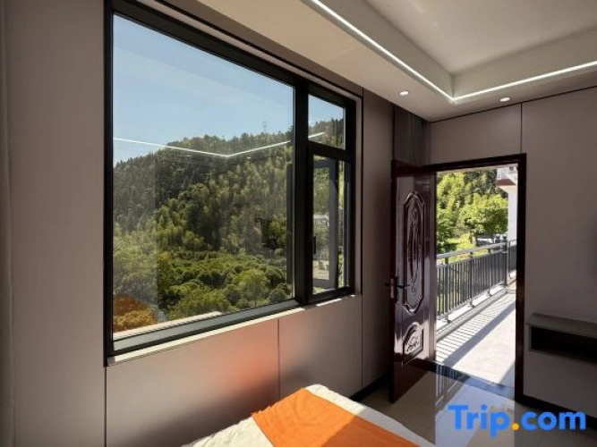 Standard Twin room with mountain view