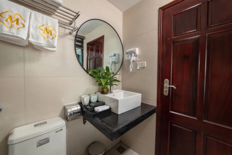 Madelise Adora Hotel