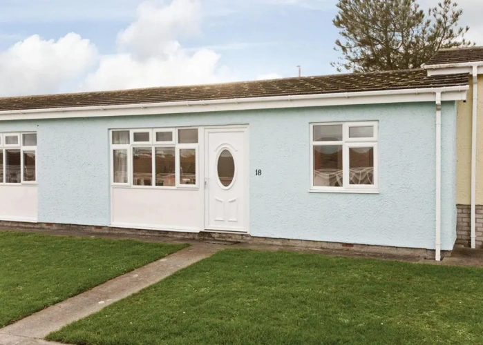 2 Bedrooms Bungalow