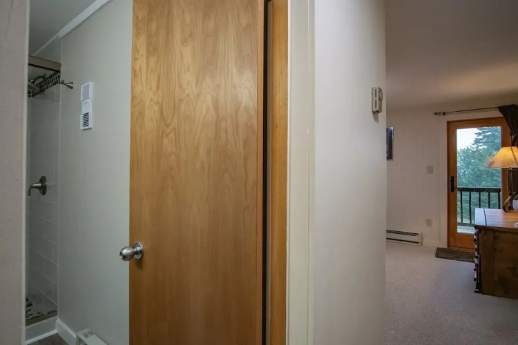 2 Br: Powderidge17: Slope Side on the Shuttle Route-clean and Spacious!