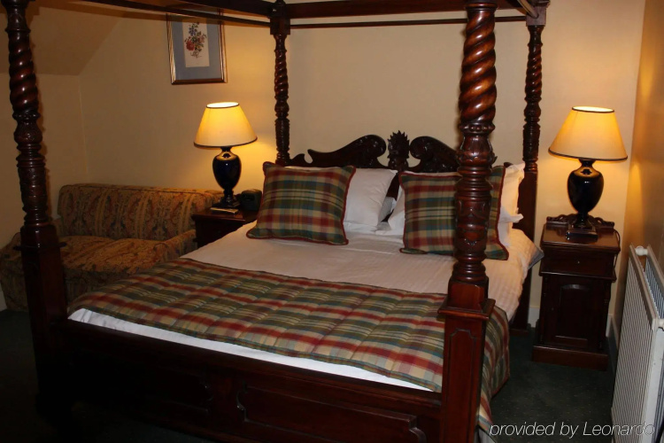 Loch Kinord Hotel