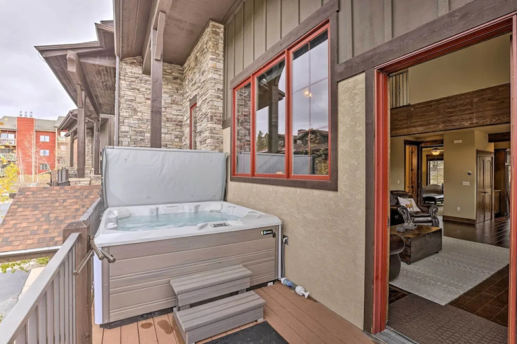 Luxurious Fraser Townhome w/ Private Hot Tub!