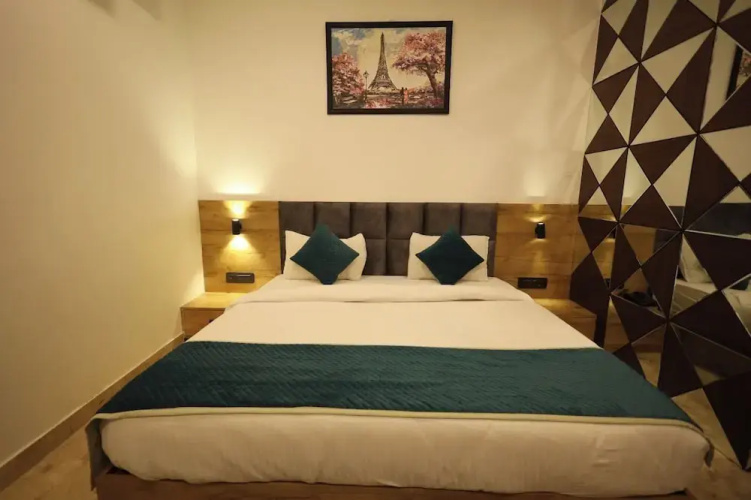Radha Bihari Nikunj Inn & Restaurant