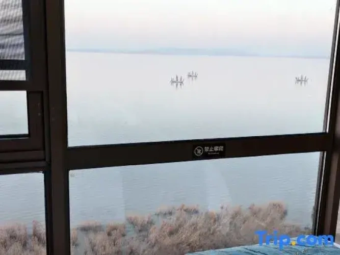 2 Bedrooms Family Duplex Suite with lake view