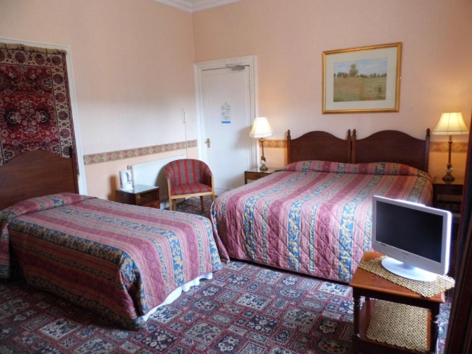 Standard Triple room