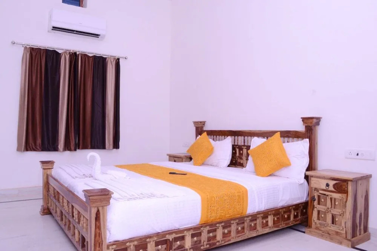 Sartaj Hotel