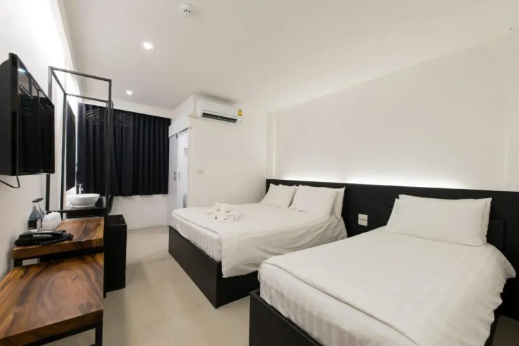 Standard Triple room
