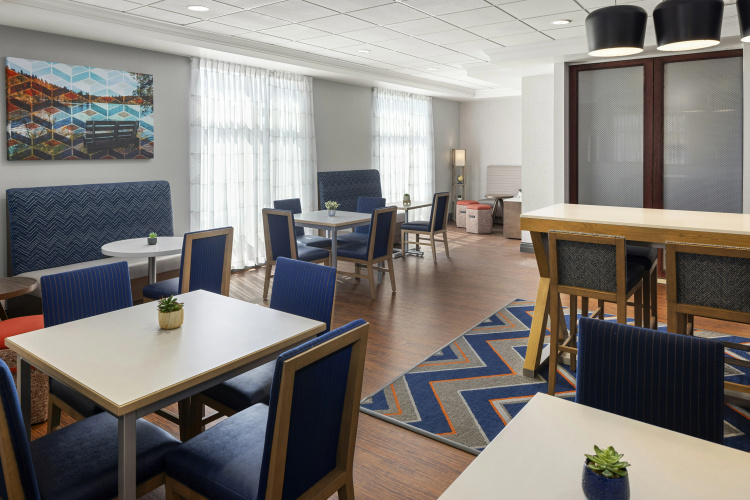 Hampton Inn Fairmont photo 26