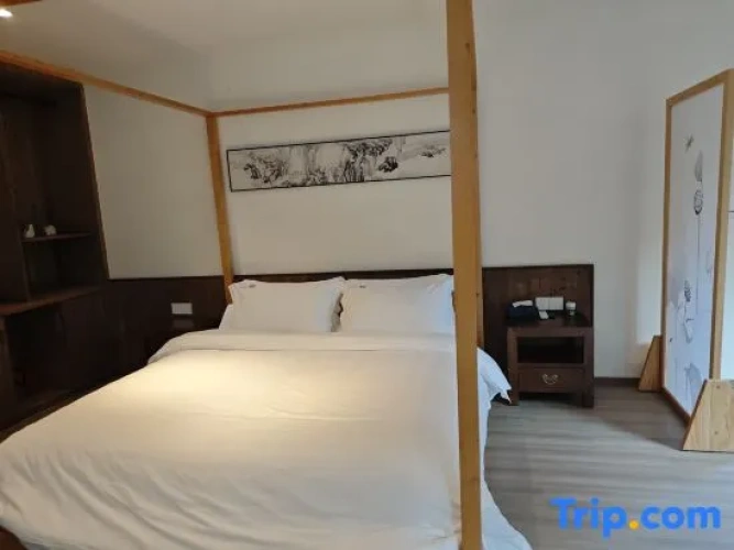 2 Bedrooms Villa