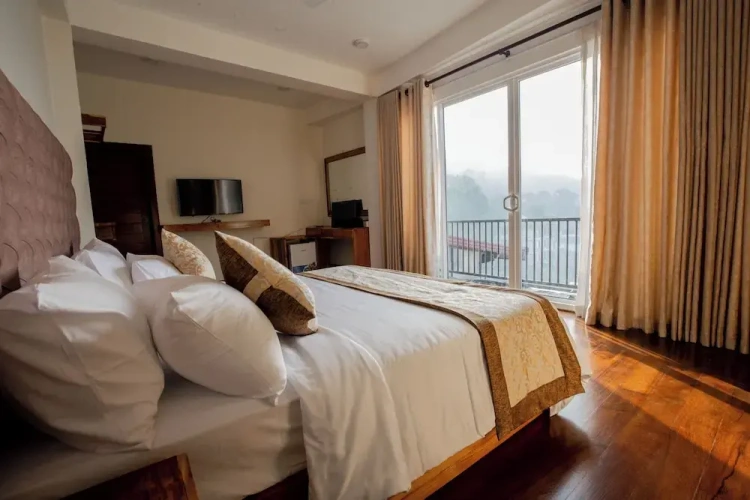Superior Double room with balcony and with mountain view