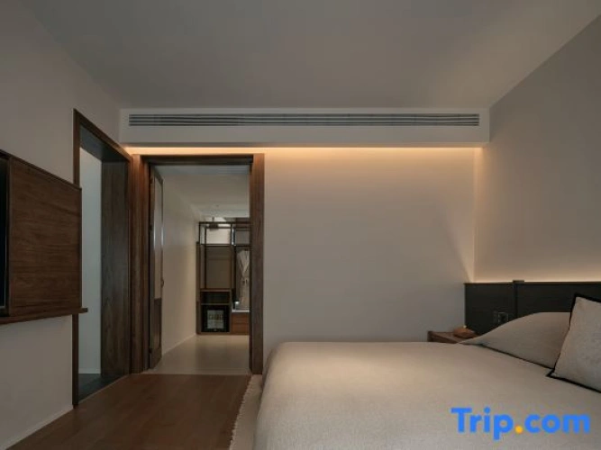 2 Bedrooms Suite with balcony