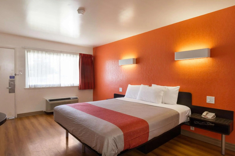 Motel 6 Claremont, CA