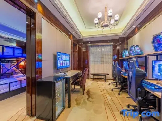 Deluxe Suite