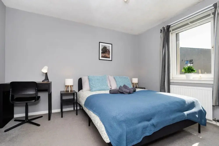 2 Bedroom Flat - Free Parking