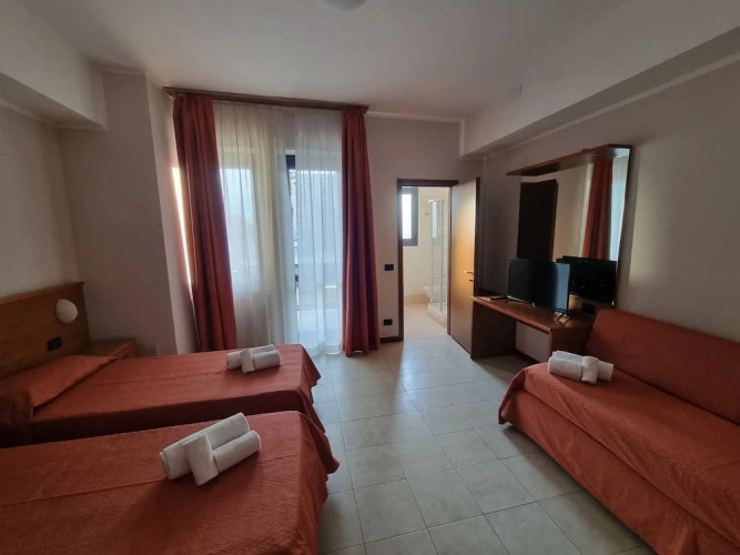 Standard Triple room with balcony