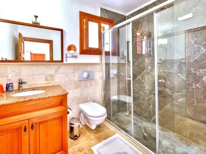 4 Bedrooms Villa with garden view