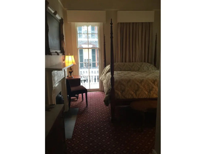 Nine-0-Five Royal Hotel