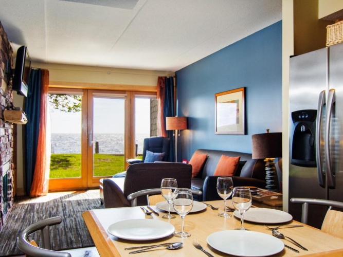 1 Bedroom Suite with lake view