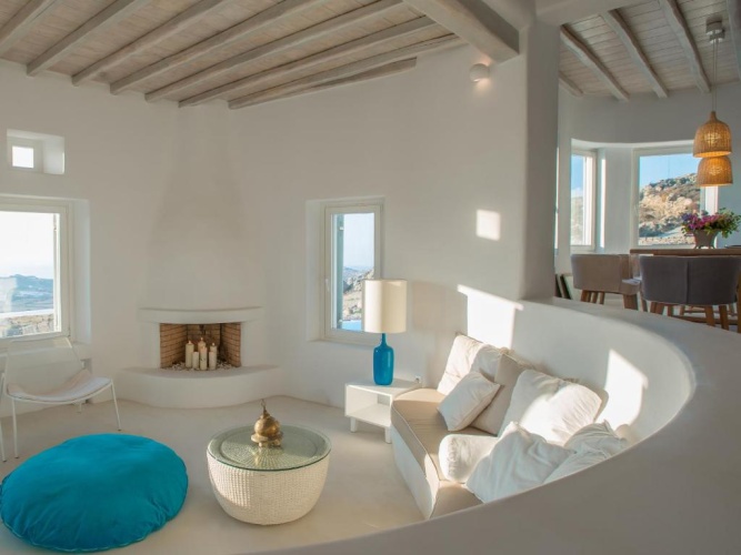 6 Bedrooms Villa