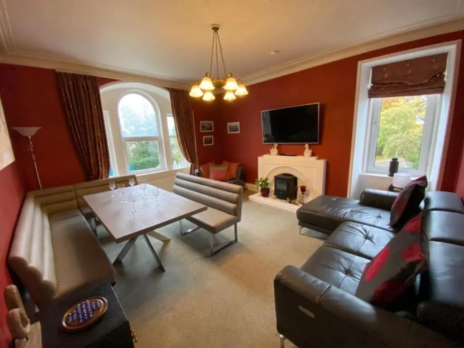 3 Bedrooms Apartment