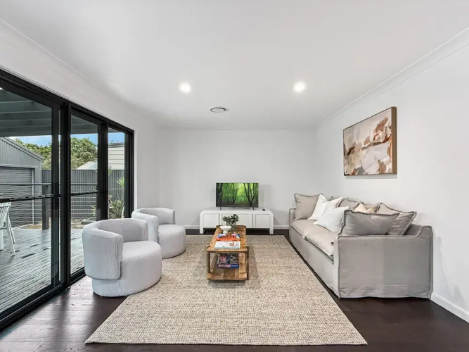 Spacious 3-bedroom Home With Private Pool & BBQ