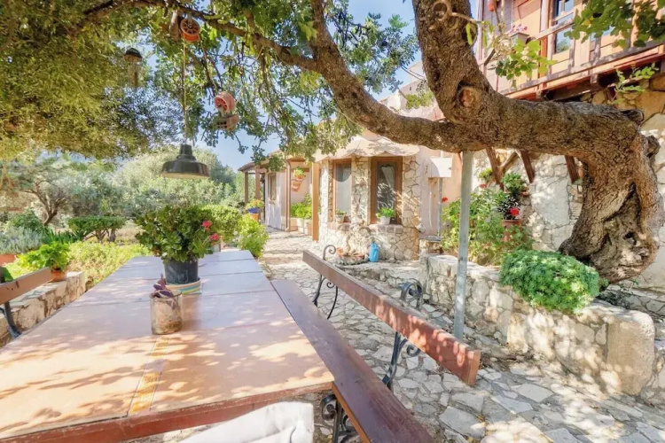 Rustic Retreat - Private Pool in Nature s Embrace
