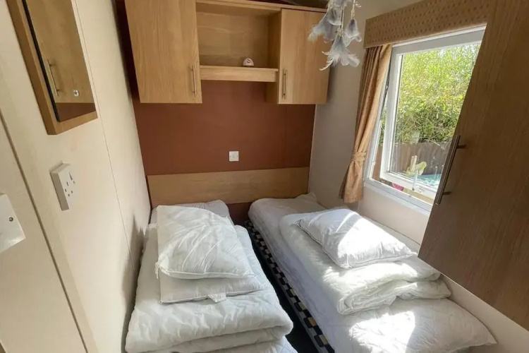 3 Bedroom Caravan - Sleeps 6, Pool & Garden