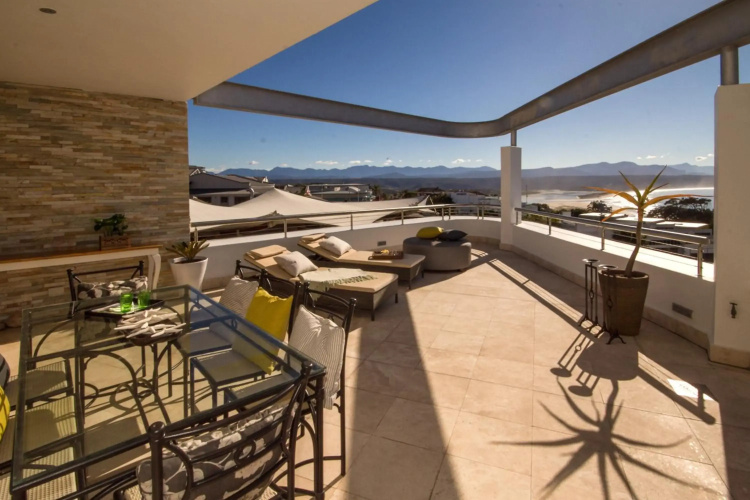 Apartment A Upper Deck