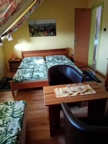 Standard Triple room