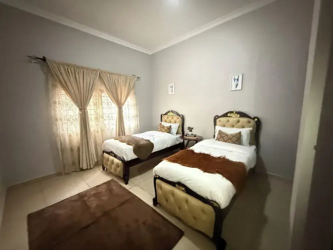 Spacious & Modern 3-bedroom Foxdale