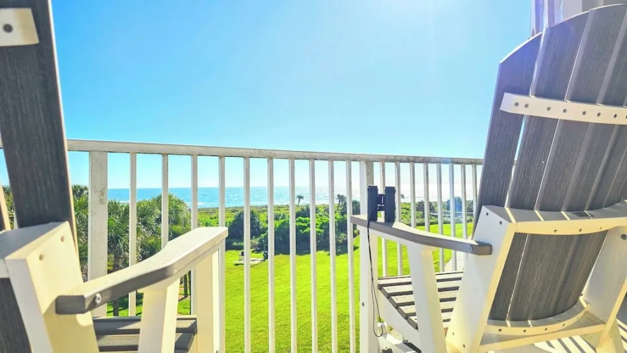 Standard Club room with ocean view