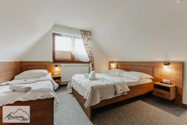 Standard Triple room