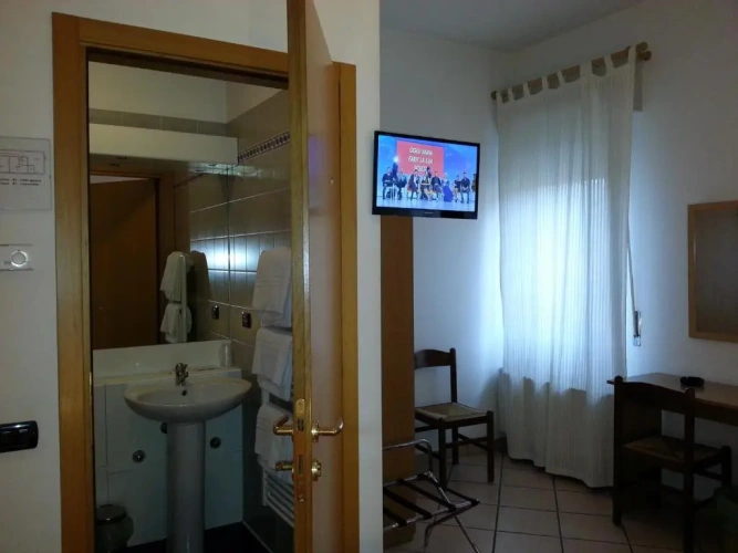 Standard Triple room