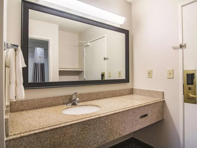 La Quinta Inn & Suites Brunswick #1040