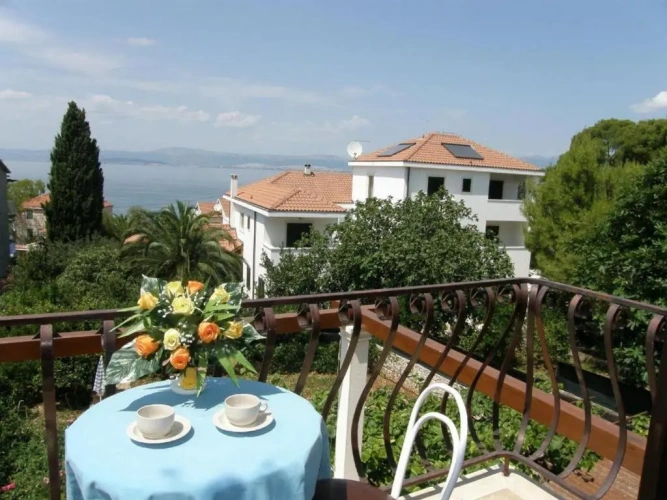 Studio with balcony and with sea view