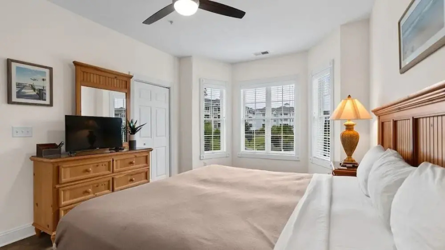 Magnolia Pointe Luster Leaf 4833-202 2 Bedroom Condo