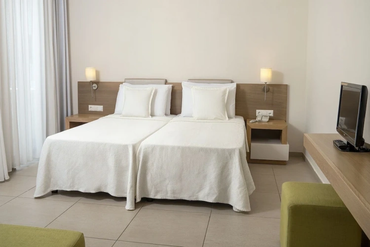 Superior Triple room with garden view