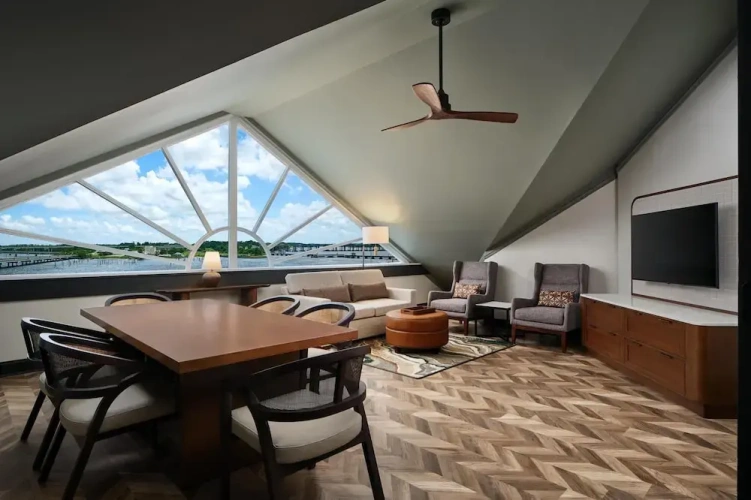 2 Bedrooms Sextuple Suite with water view