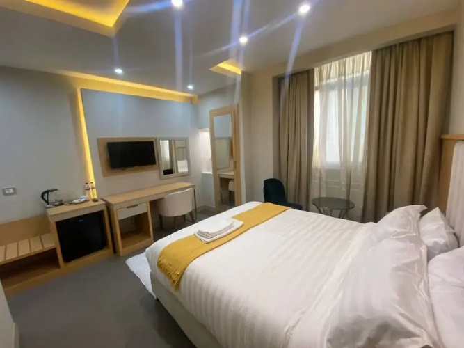 Eyana Hotel