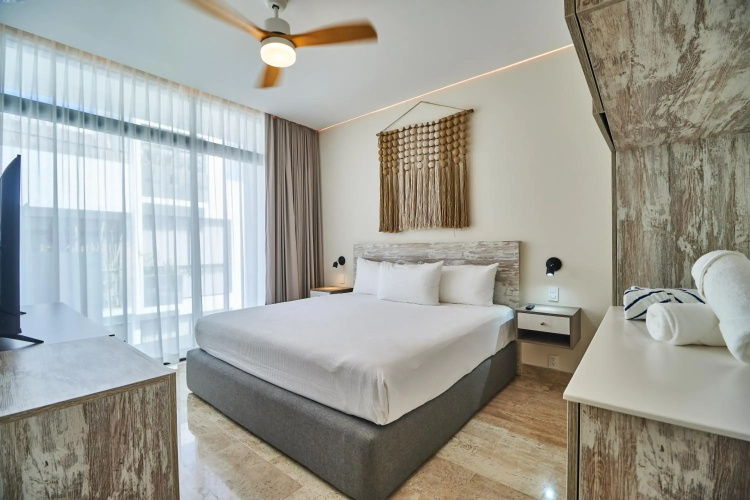 Modern Luxury Condo Private pool