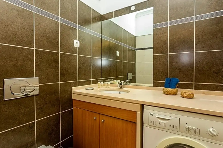 2 Bedrooms Quadruple Apartment