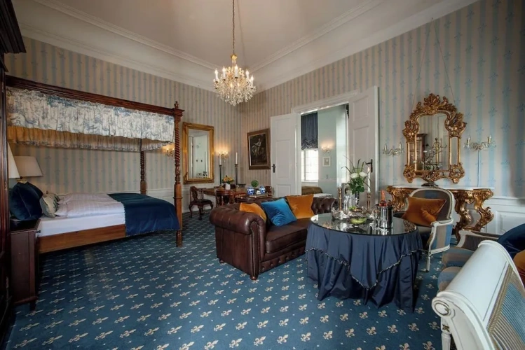 Royal room
