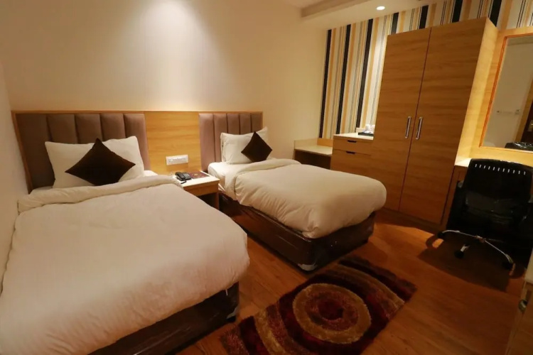 Country Green Hotel