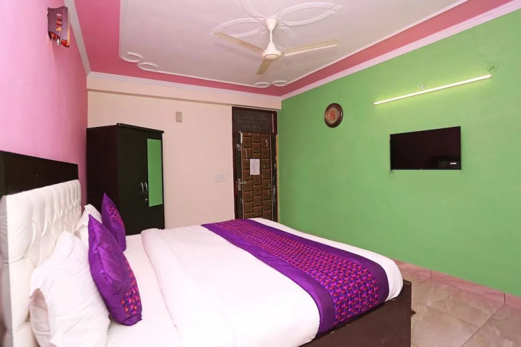 OYO 11504 N D Star Residency