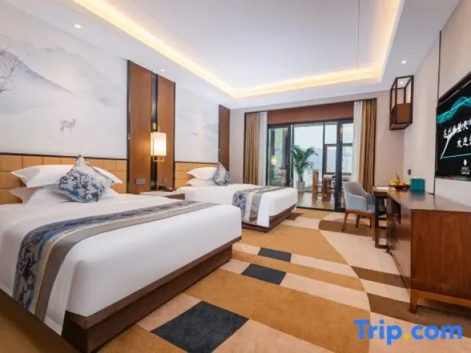 2 Bedrooms Family Duplex Suite with mountain view