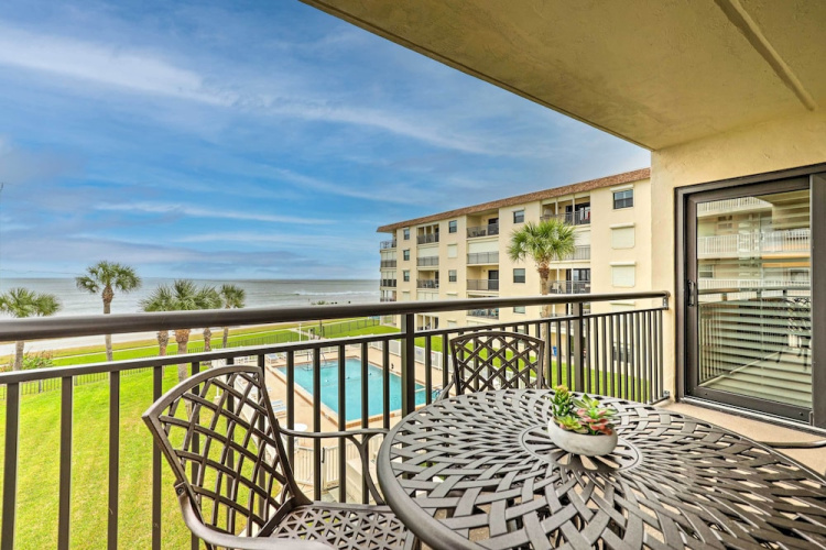 Charming Ormond Beach Condo w/ Ocean Views!