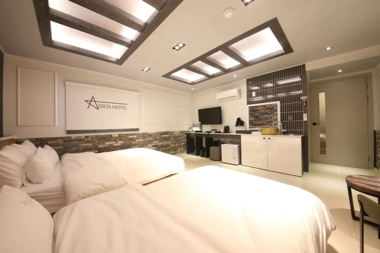 Tongyeong Adios Hotel