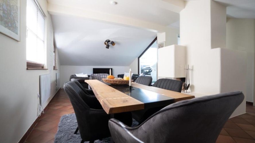 3 Bedrooms Apartment