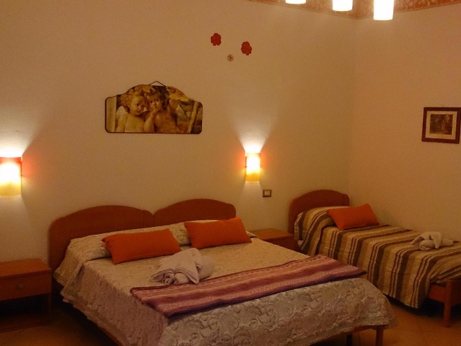 Standard Triple room